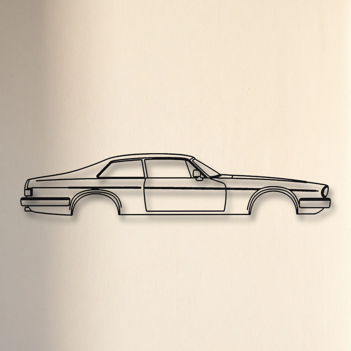 Jaguar XJ-S Pre-HE floating mount drop-shadow detail