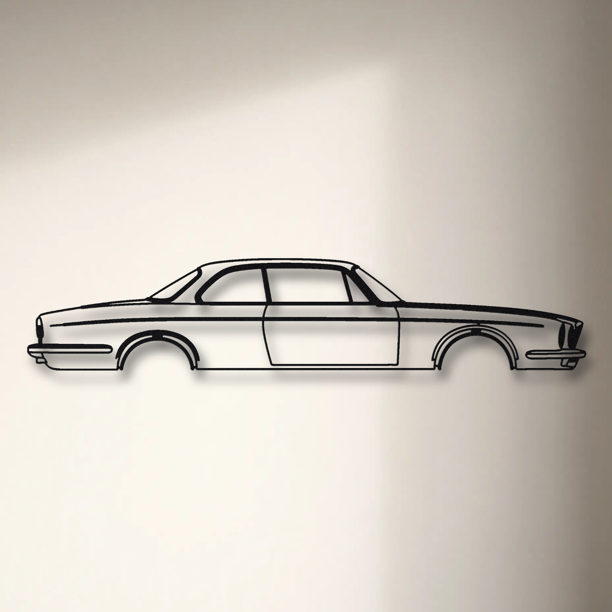 Jaguar XJ12 Coupe Series 2 floating mount drop-shadow detail